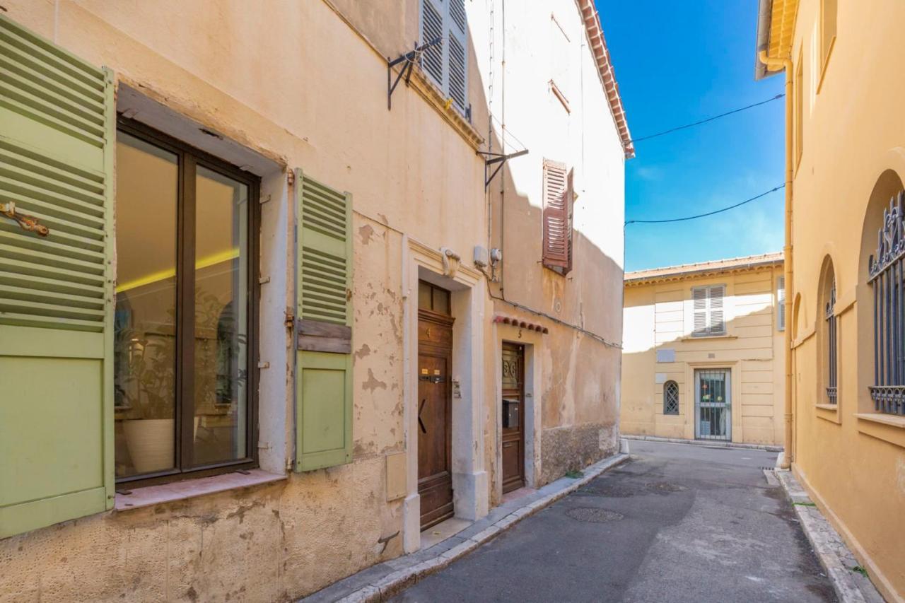 Place Amiral Barnaud Antibes Buitenkant foto